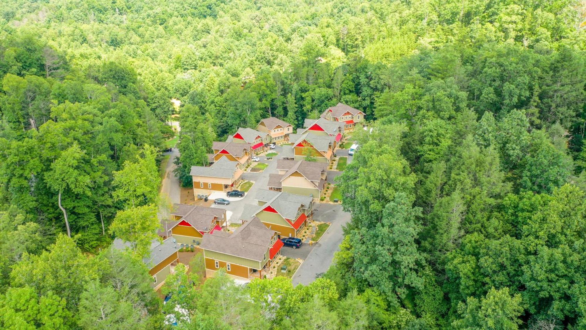 Moonshine Manor By Eden Crest Chalet