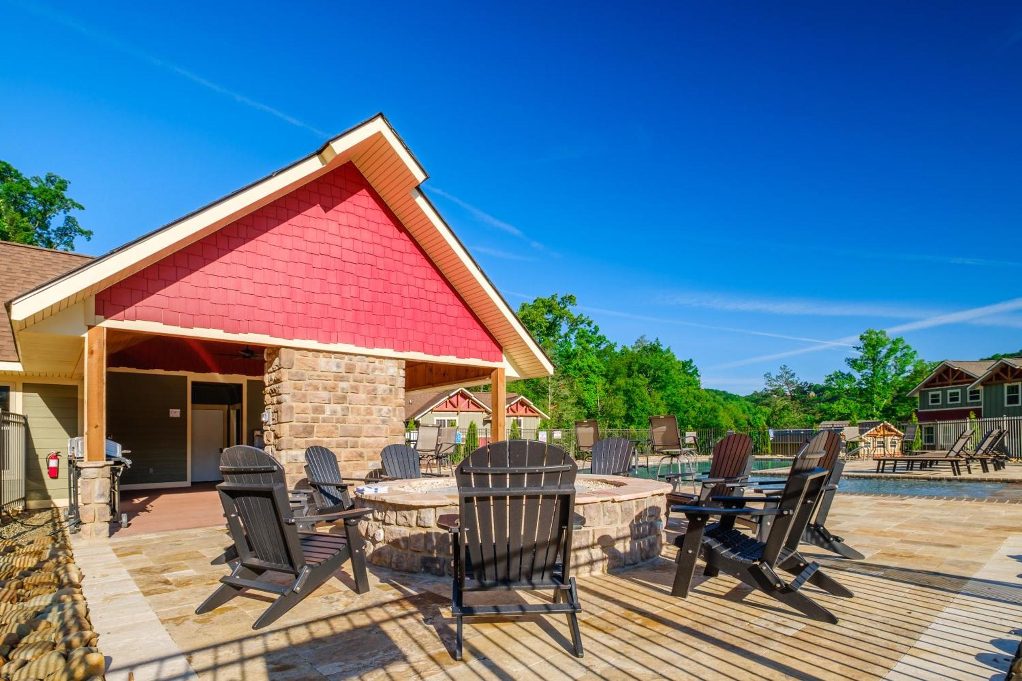 Moonshine Manor By Eden Crest Chalet