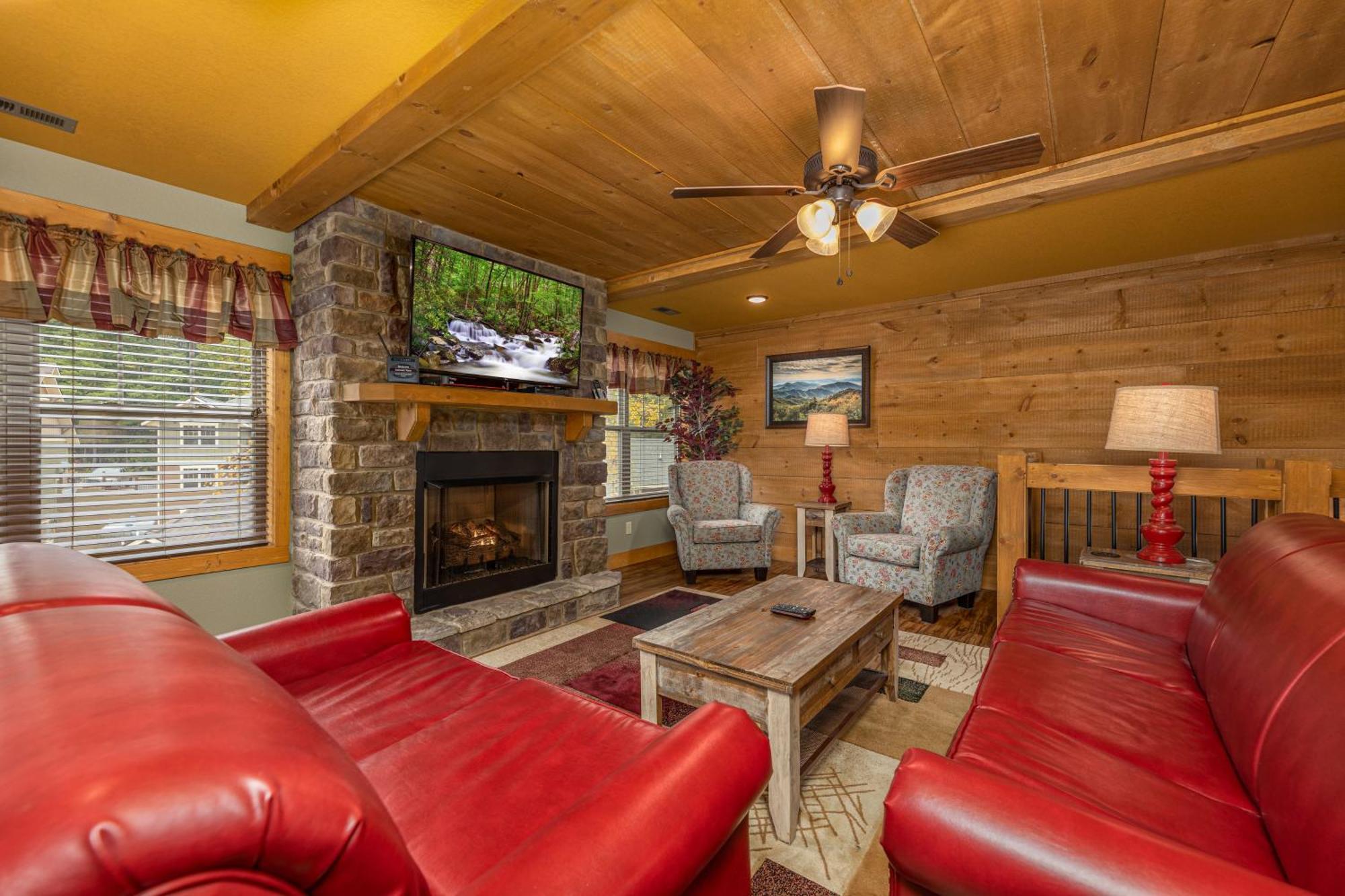 Moonshine Manor By Eden Crest Chalet