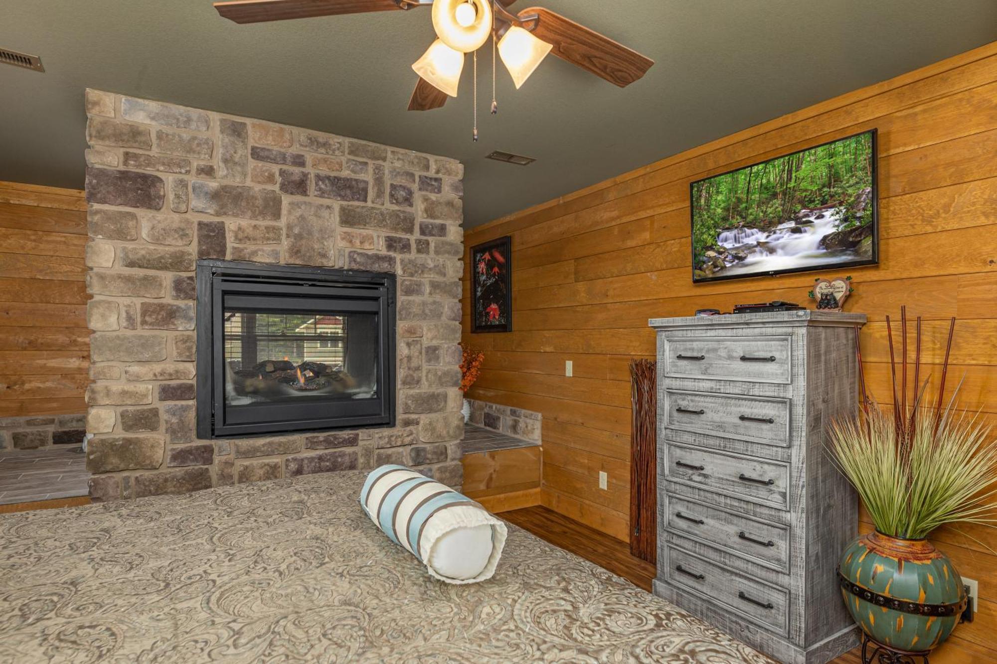 Moonshine Manor By Eden Crest Chalet