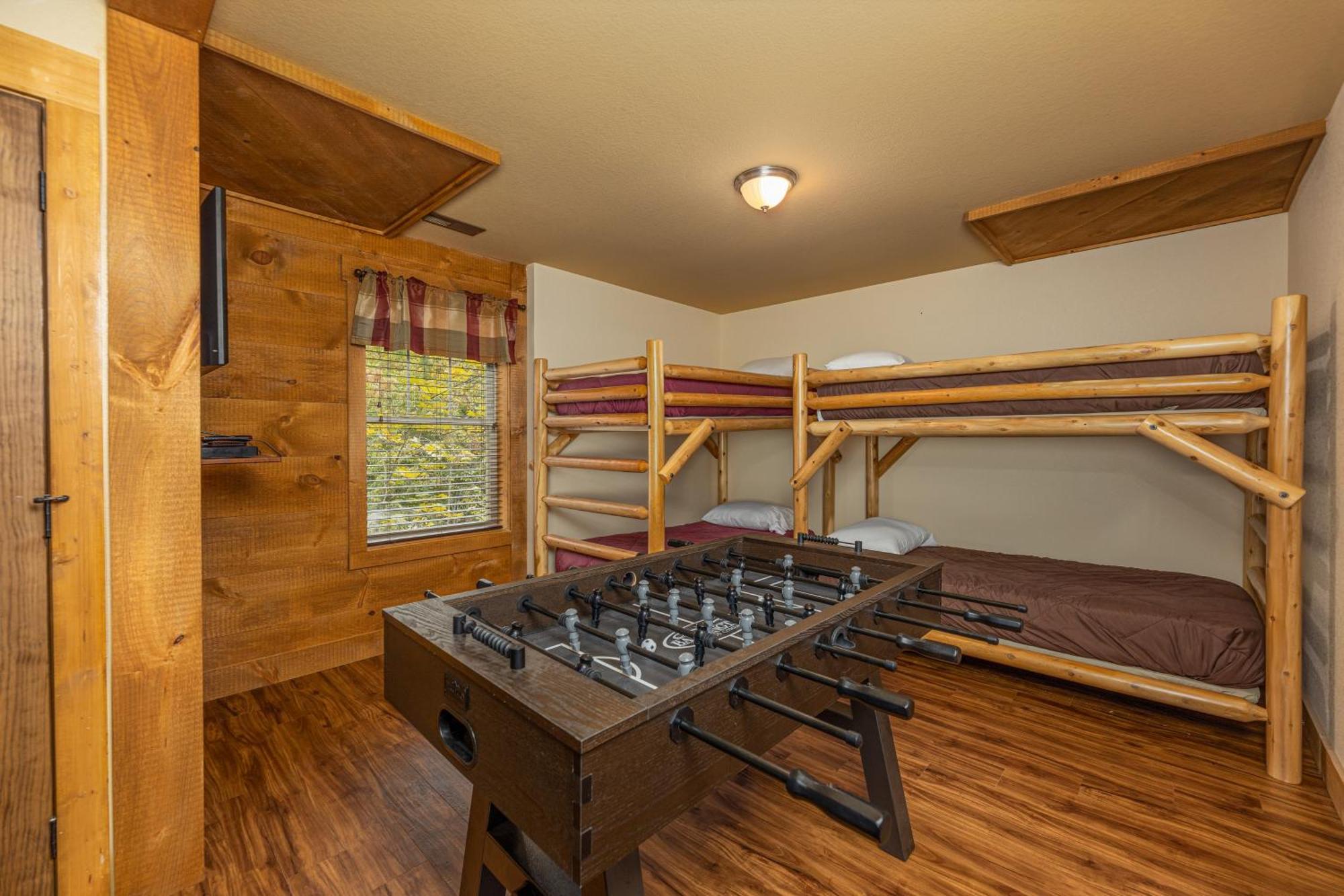 Chalet Moonshine Manor By Eden Crest